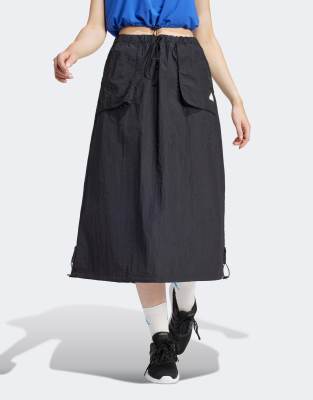 【Adidas コリア】 City Escape Woven Skirt CLOTHING - City Escape Woven Skirt - Grey | adidas Oman