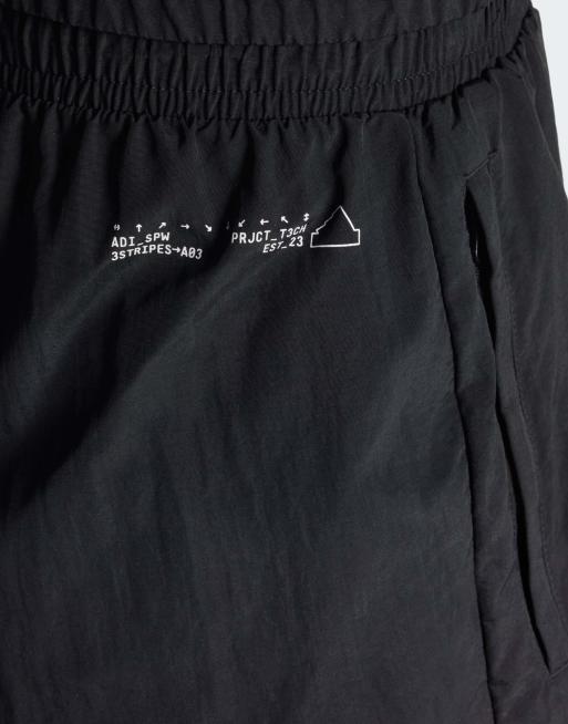 adidas – City Escape – Czarne szorty z tkaniny, 2 z 5