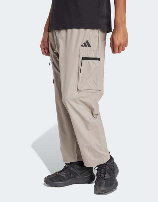 ボトムスその他 adidas City Escape Summer Parachute Pants Putty Beige JC5116 adidas City Escape lightweight cargo pants in putty beige | ASOS