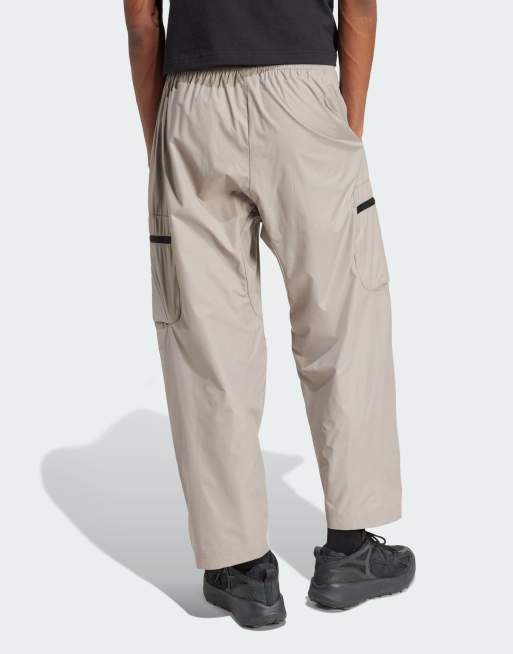 ボトムスその他 adidas City Escape Summer Parachute Pants Putty Beige JC5116 adidas City Escape lightweight cargo pants in putty beige | ASOS
