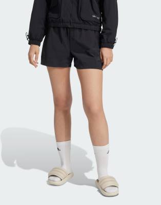 adidas - City Escape - Shorts aus Gewebe in Schwarz