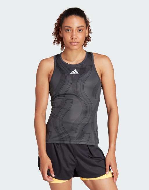 adidas - Club Tennis - Sort tanktop med grafisk print