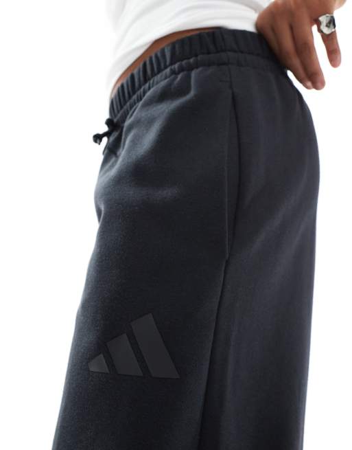 adidas Essentials contemporary logo fleece barrel pants in black, 5 of 5