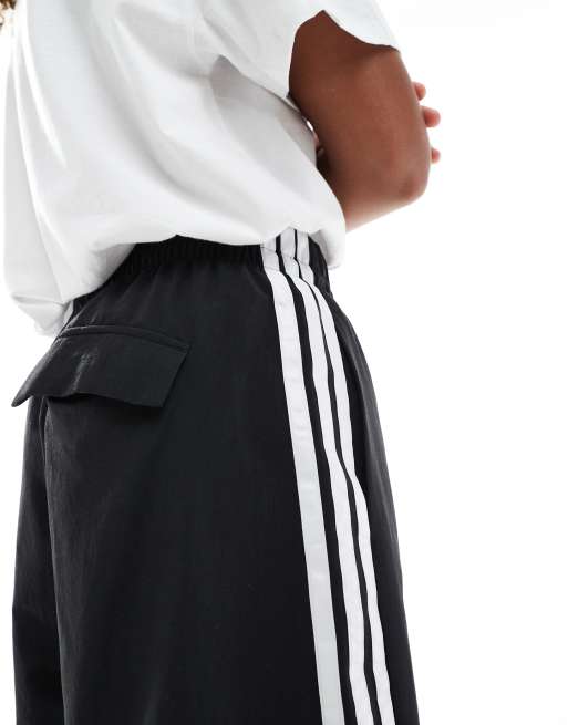 adidas – Essentials – Fallschirmhose in Schwarz mit den 3 Streifen, 4 von 5