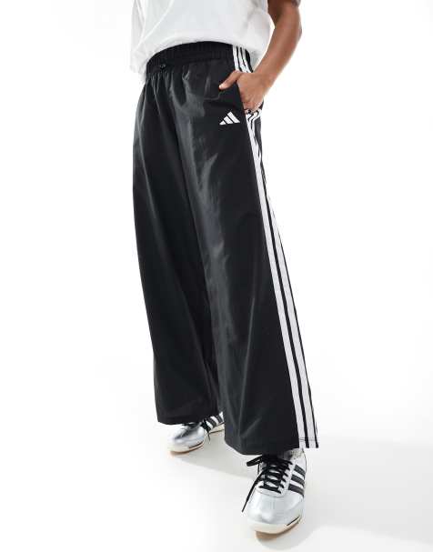 adidas – Essentials – Lifestyle-Fallschirmhose aus Webstoff in Schwarz mit 3 Streifen in Weiß - view 1