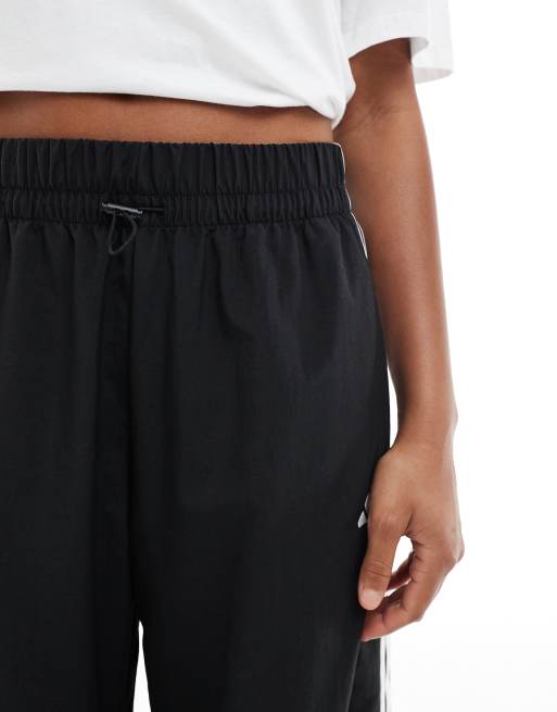 adidas Essentials - Sorte faldskærmsbukser med 3 striber, 5 af 5