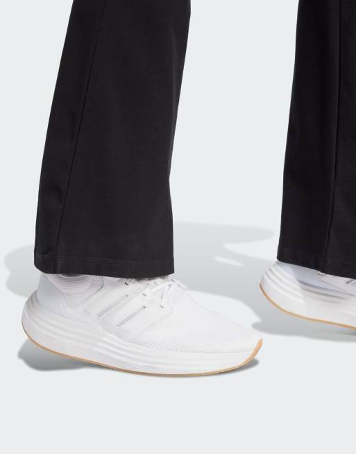 adidas – Essentials – Svarta och vita, utsvängda leggings med liten logga, 4 av 4