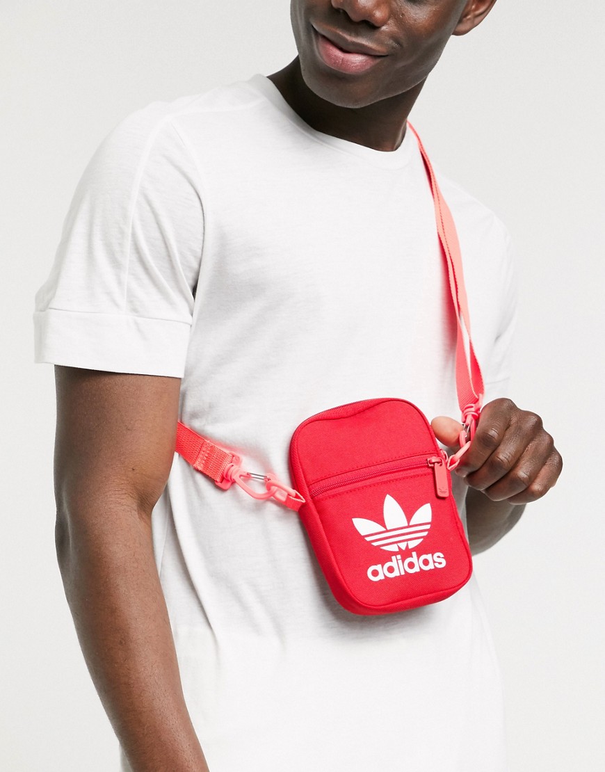 adidas – Festival – Röd väska med treklöverlogga