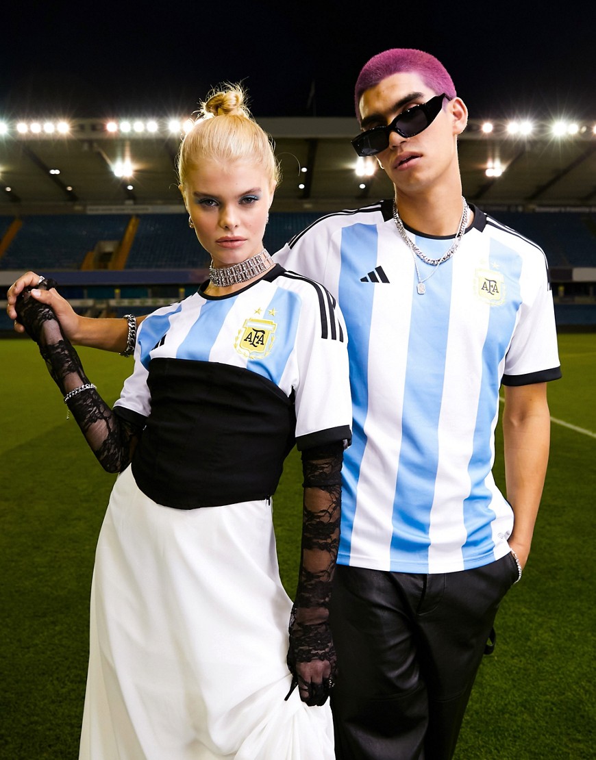 adidas - football - argentina world cup '2022 hemma - blå och vit t-shirt i unisex-modell-vit/a