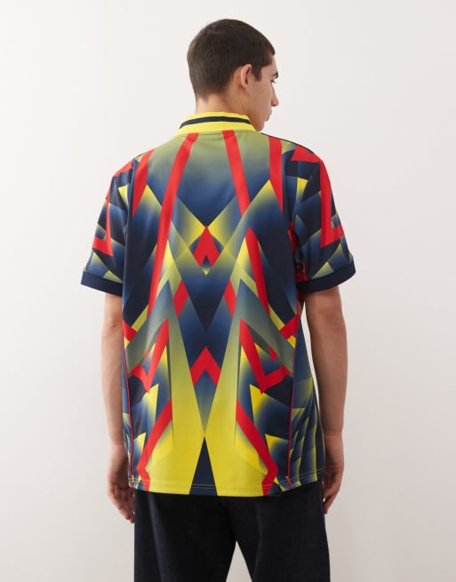 adidas Football – Arsenal Lifestyler – T-Shirt in Gelb, Rot und Blau, 3 von 5