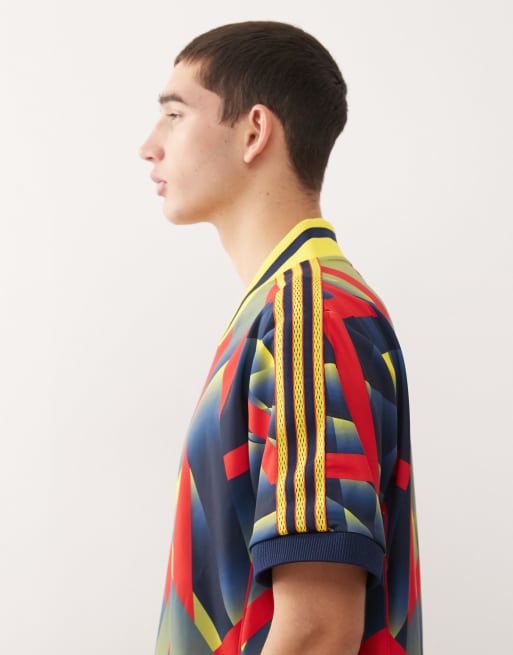 adidas Football – Arsenal Lifestyler – T-Shirt in Gelb, Rot und Blau, 4 von 5