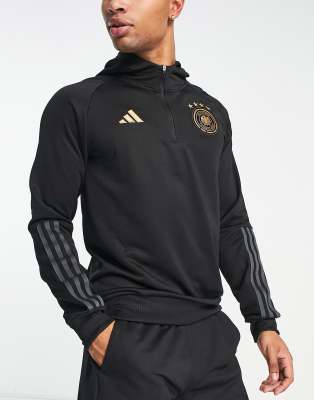 adidas Football – Deutschland WM 2022 Off-Pitch – Kapuzenpullover in Schwarz mit kurzem Reißverschluss und den 3 Streifen