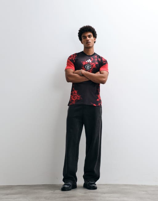 adidas Football Manchester United 26/27 preshirt mit schwarzem und rotem Print, 2 von 5