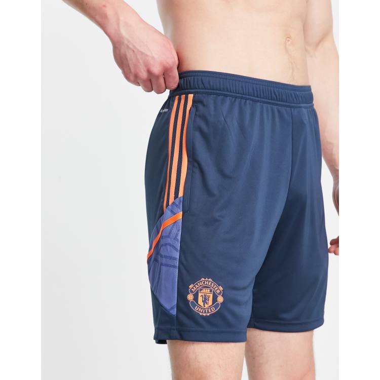 Football Manchester United FC 2022/23 player training shorts in navy |