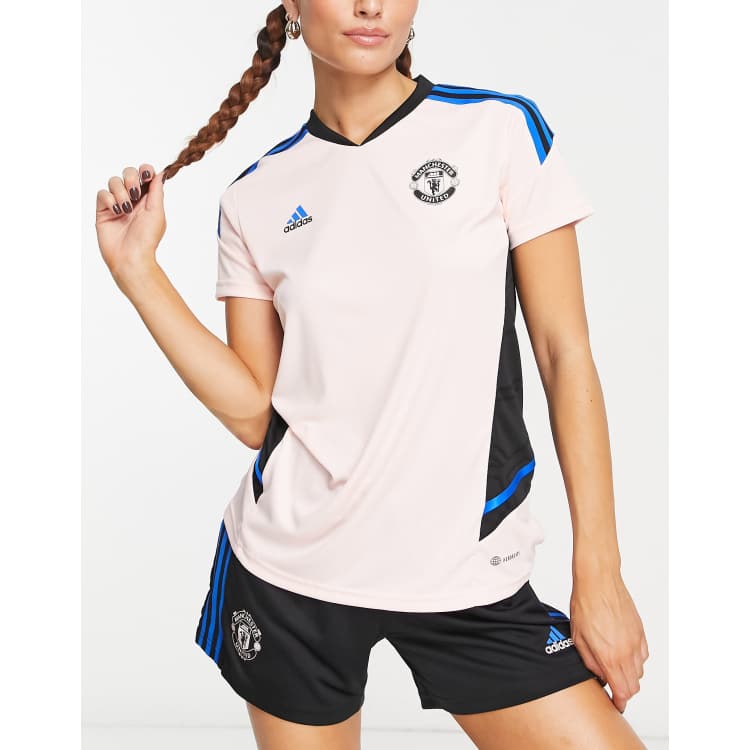 Man united pink training on sale top