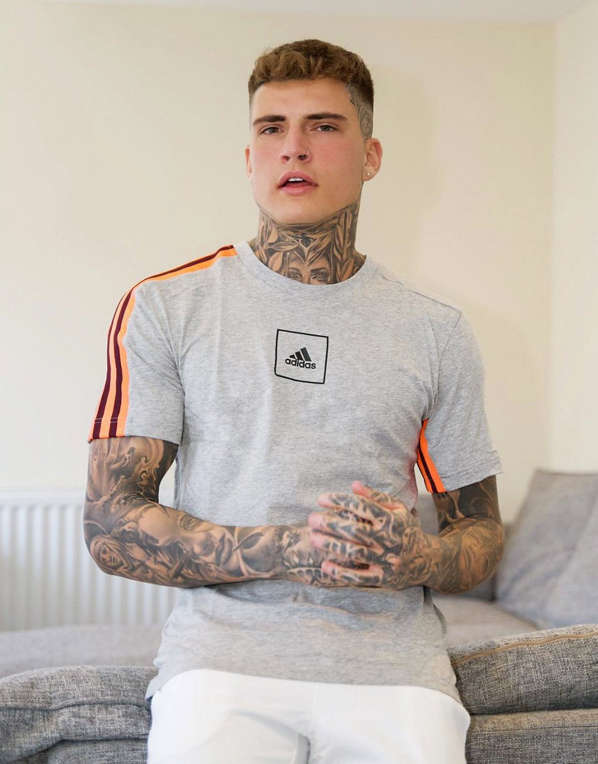 Adidas – Gråmelerad t-shirt med 3 ränder