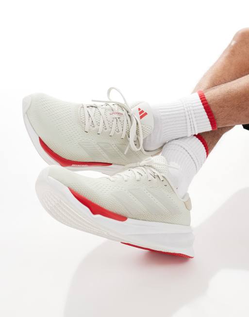 adidas Hardlopen Supernova Stride Sneakers in wit en rood