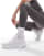 Thumbnail 1 van 5