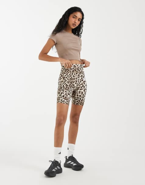 adidas - leggings cortos de punto de 7 pulgadas con estampado de leopardo para entrenamiento - view 1