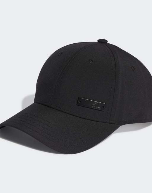adidas – Leichte Baseball-Kappe in Schwarz mit Badge aus Metall