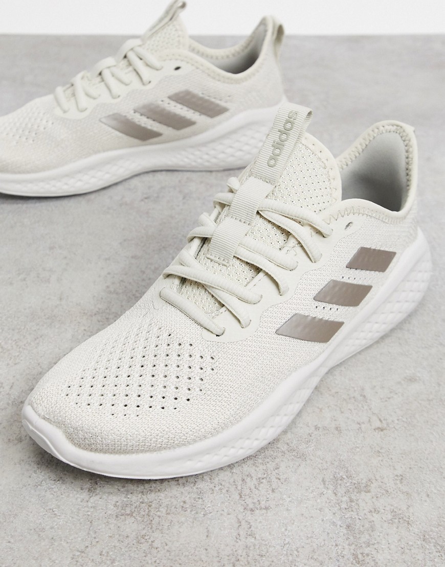 Adidas – Löpning – Fluidflow – Gräddvita sneakers-Krämfärgad