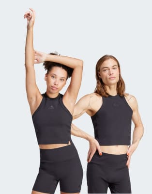 adidas - Lounge - Geripptes Cropped Tanktop in Schwarz