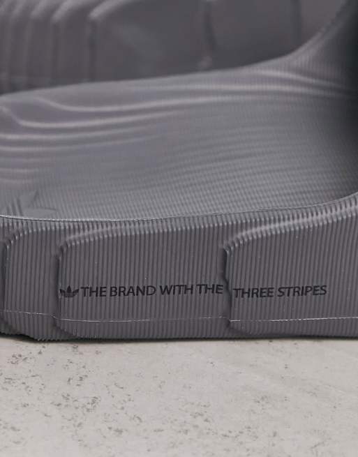 adidas Original Adilette 22 sliders in dark grey, 3 of 4
