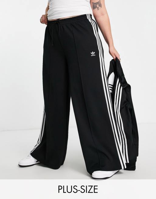 adidas Original Plus – adicolor – Czarne spodnie z szerokimi nogawkami i trzema paskami