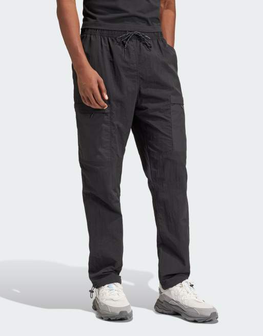 adidas Original – Svarta träningsbyxor i cargostil