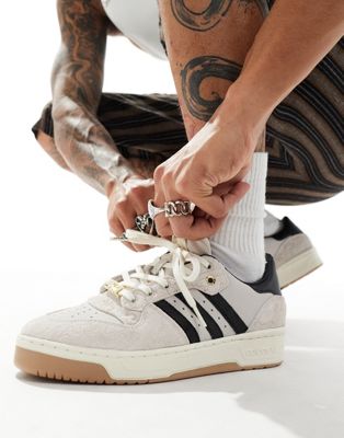 adidas Originals 100 Thieves Rivalry Nadeshot sneakers in brown | ASOS