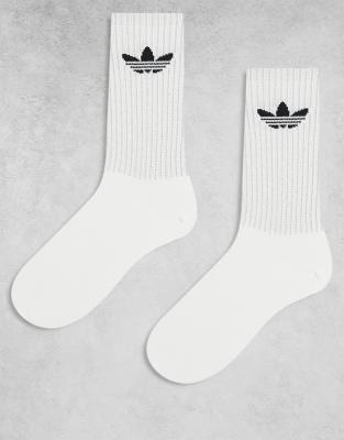 adidas Originals - 2er-Pack Crew-Socken in Weiß mit reflektierendem Detail und Dreiblatt-Logo