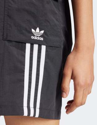 【ADIDAS】Originals 3S CARGO SHORTS ★追跡可 adidas Originals 3-Stripes Cargo Shorts Olive Strata SM at