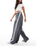 [adidas Originals] adidas Originals 3-Stripes oversized track pants in grey S-M GREY