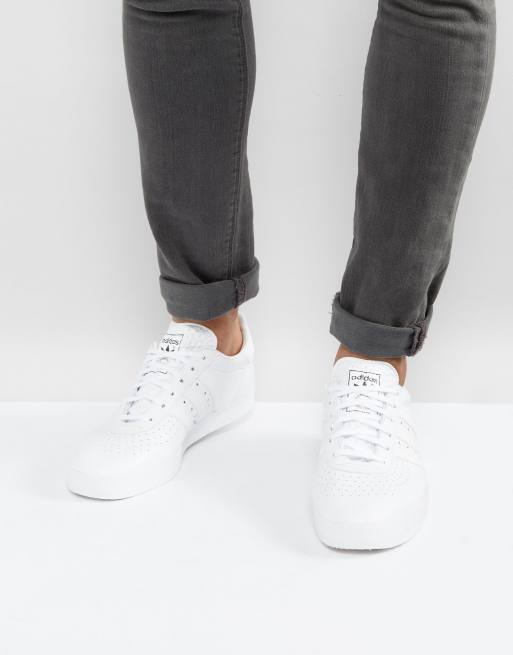 Onbekwaamheid Aankoop eindeloos adidas Originals 350 Sneakers In White BB2781 | ASOS