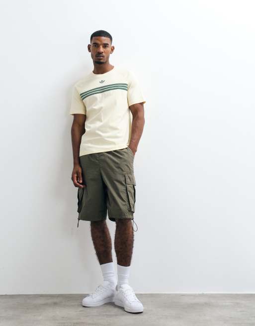 adidas Originals 98 T-Shirt in Cremeweiß und Grün, 3 von 5
