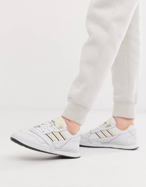 adidas blanche et jaune
