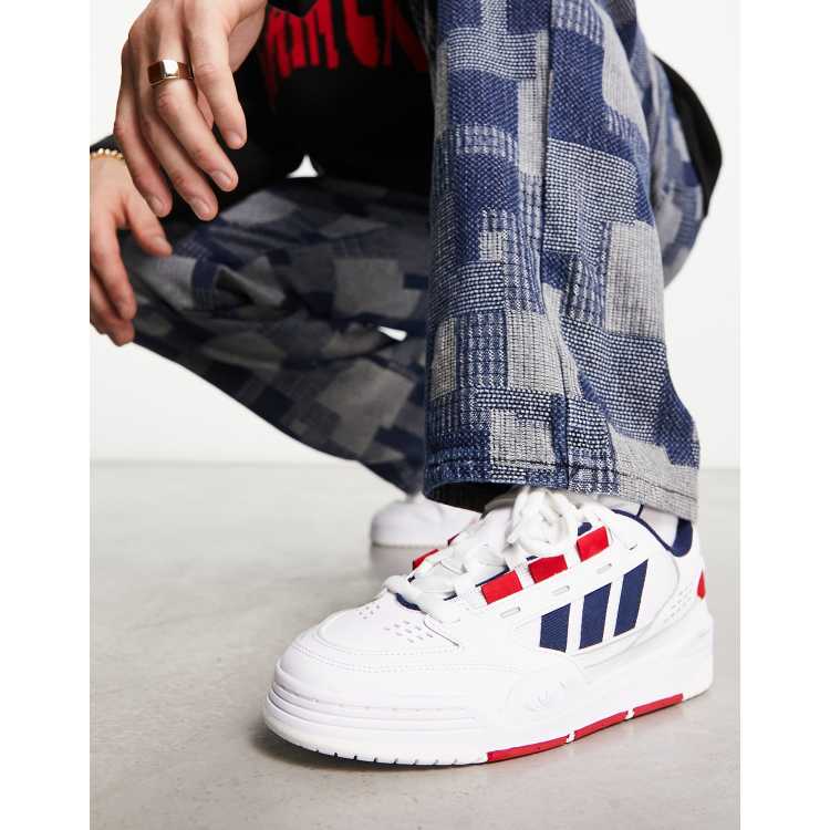 Adidas blanche bande rouge best sale et bleu