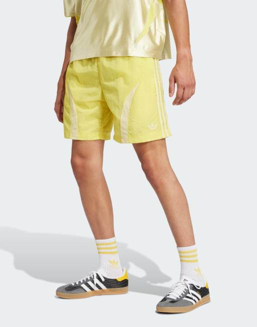 adidas Originals – Adicolor 2000s – Gula och ljusgula shorts