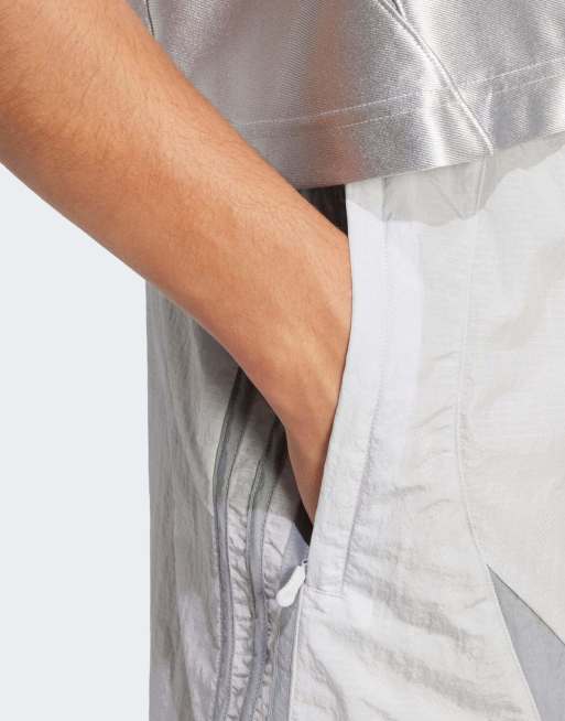 adidas Originals – Adicolor 2000s – Shorts in Grey Two und Grey Three