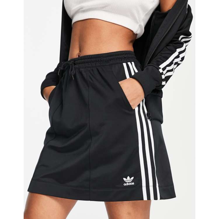 Preconcepción Ejecutar Corea adidas Originals adicolor 3 stripe skirt in black | ASOS