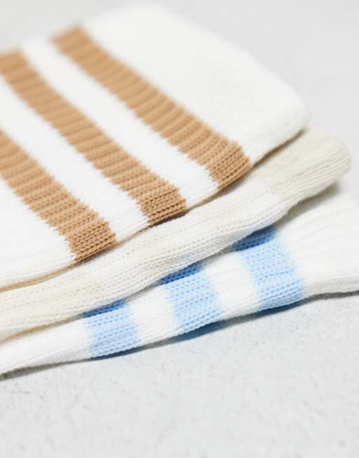 adidas Originals – adicolor – 3er-Pack Crew-Socken in Weiß und Beige mit Dreiblattlogo, 2 von 3