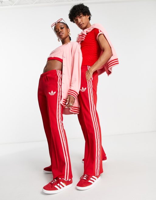 adidas Originals - 'adicolor 70s' - Uniseks flare-broek in rood | ASOS