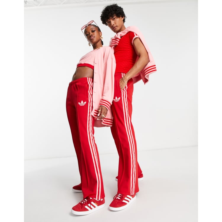 Athleisure outfit • streetwear • red adidas joggers  Comfortable outfits,  Adidas leggings outfit, Red adidas pants