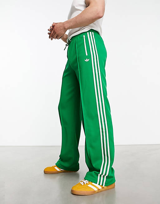 adidas Originals adicolor 70's unisex Montreal trackpants in green | ASOS
