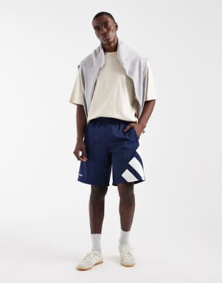 Originals - adicolor - Badeshorts in Marineblau mit GRFX-Grafik Marineblau L
