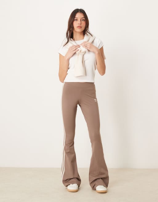 adidas Originals – Adicolor – Brązowe legginsy dzwony