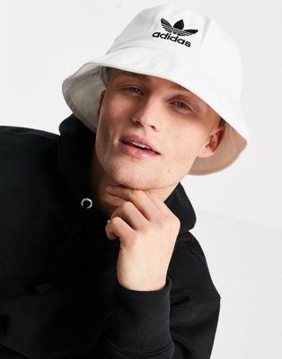 adidas Originals adicolor bucket hat in white