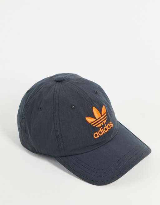 adidas Originals - adicolor - Cappello con visiera e trifoglio 