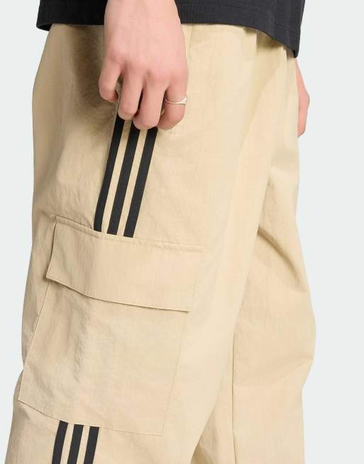 adidas Originals – Adicolor Classics – Cargohose in Stone Khaki mit 3-Streifen-Design, 2 von 4