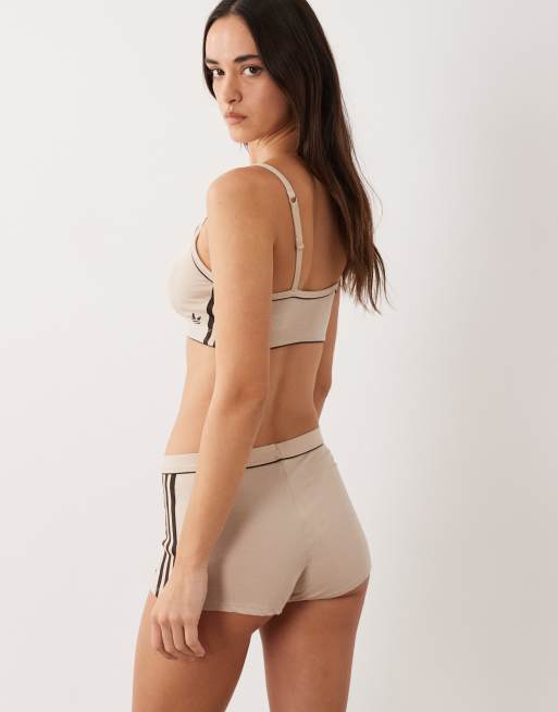 adidas Originals – adicolor – Comfort Flex – Beige shorts, 2 av 5